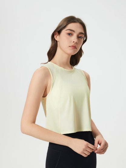 Flattering fit. Effortless style. The JupiterGear Round-Neck Cropped Tank is your new go-to for workouts, layering, and laid-back days. With a clean round neckline and a cropped silhouette that hits just right, this tank blends sporty function with everyday fashion.