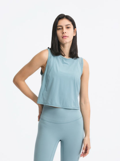 Flattering fit. Effortless style. The JupiterGear Round-Neck Cropped Tank is your new go-to for workouts, layering, and laid-back days. With a clean round neckline and a cropped silhouette that hits just right, this tank blends sporty function with everyday fashion.