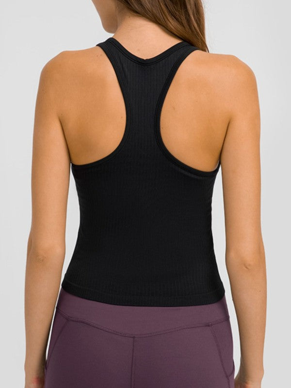 Smooth, sleek, and built to move. The JupiterGear Round Neck Racerback Tank is your everyday essential for workouts, errands, and everything in between. With a flattering round neckline and a racerback cut that frees your shoulders, this tank blends performance with polish.