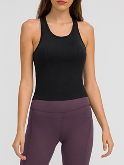Smooth, sleek, and built to move. The JupiterGear Round Neck Racerback Tank is your everyday essential for workouts, errands, and everything in between. With a flattering round neckline and a racerback cut that frees your shoulders, this tank blends performance with polish.