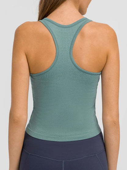 Smooth, sleek, and built to move. The JupiterGear Round Neck Racerback Tank is your everyday essential for workouts, errands, and everything in between. With a flattering round neckline and a racerback cut that frees your shoulders, this tank blends performance with polish.