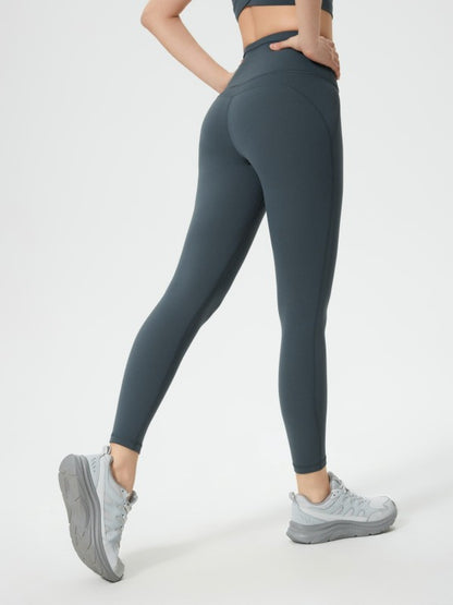 These leggings don’t just fit—they flatter. The JupiterGear Wide Waistband Leggings are your secret weapon for looking fierce and feeling unstoppable. Designed with a high-rise, wide waistband that smooths, shapes, and stays put, they’re built for movement and made for compliments.