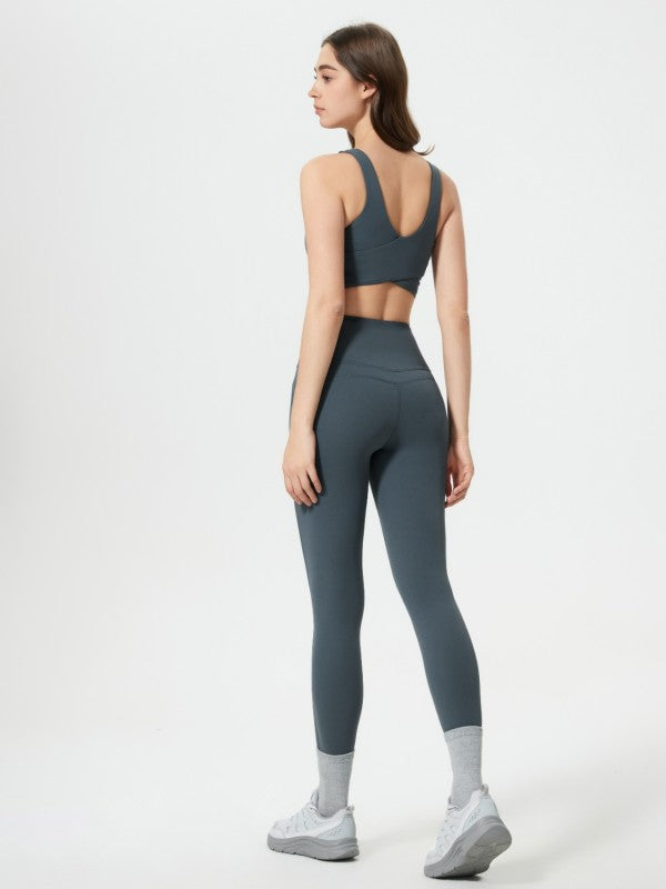 These leggings don’t just fit—they flatter. The JupiterGear Wide Waistband Leggings are your secret weapon for looking fierce and feeling unstoppable. Designed with a high-rise, wide waistband that smooths, shapes, and stays put, they’re built for movement and made for compliments.