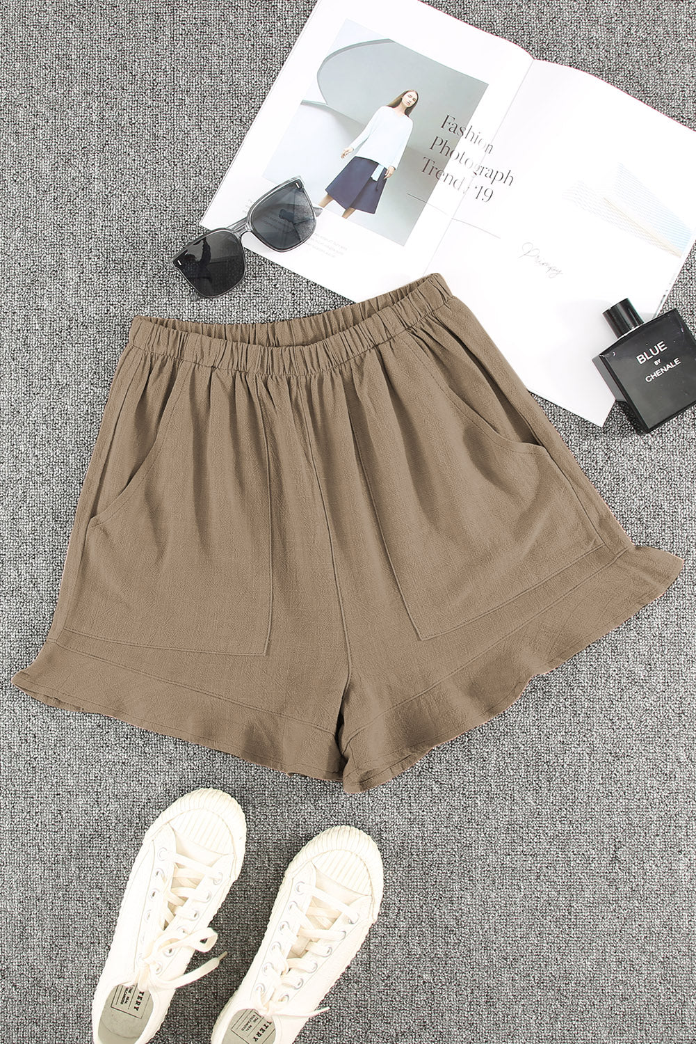 These khaki ruffle shorts are designed to flatter your figure while keeping things light and breezy. With a high-rise fit, soft fabric, and practical pockets, they’re perfect for sunny days and laid-back outings.