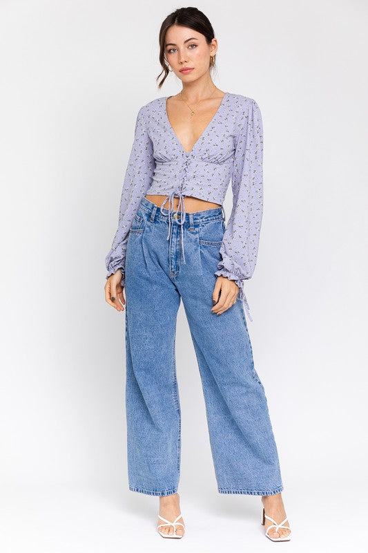 Solid or subtle print base — easy to pair with denim, skirts, or shorts.