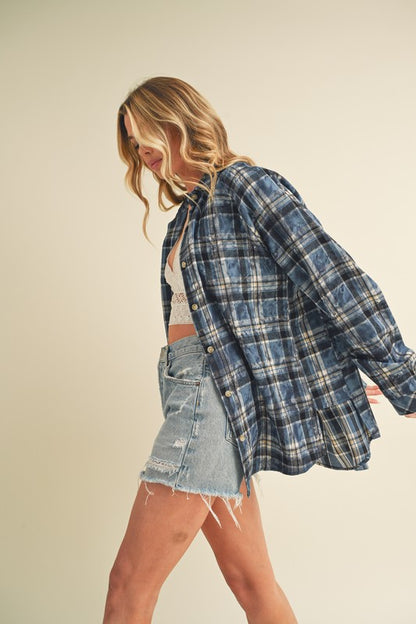 Raglan long sleeves allow ease of movement and comfort. 