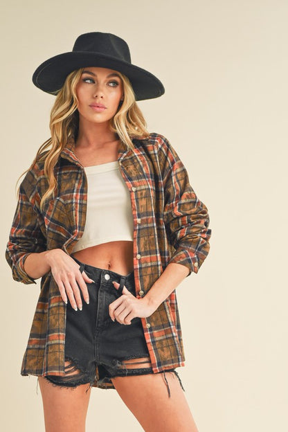 Casual style that pairs well with jeans, leggings, or shorts. 
