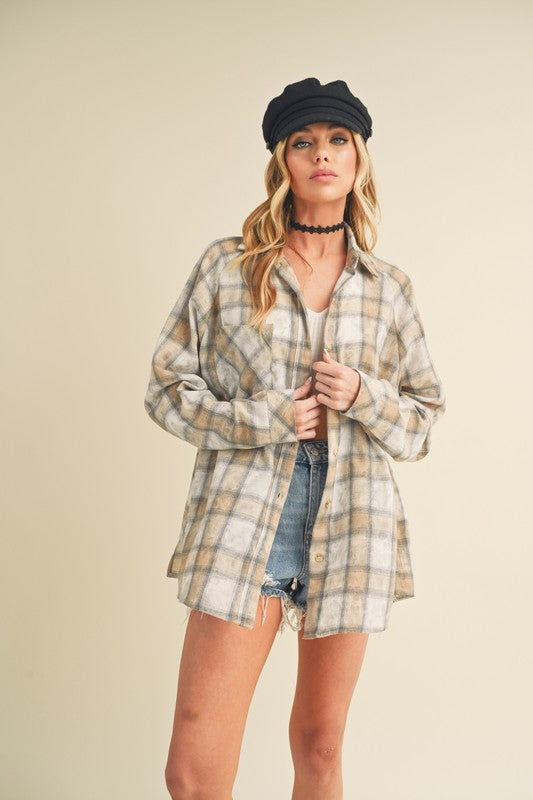 Comfortable collar for classic and relaxed styling. 