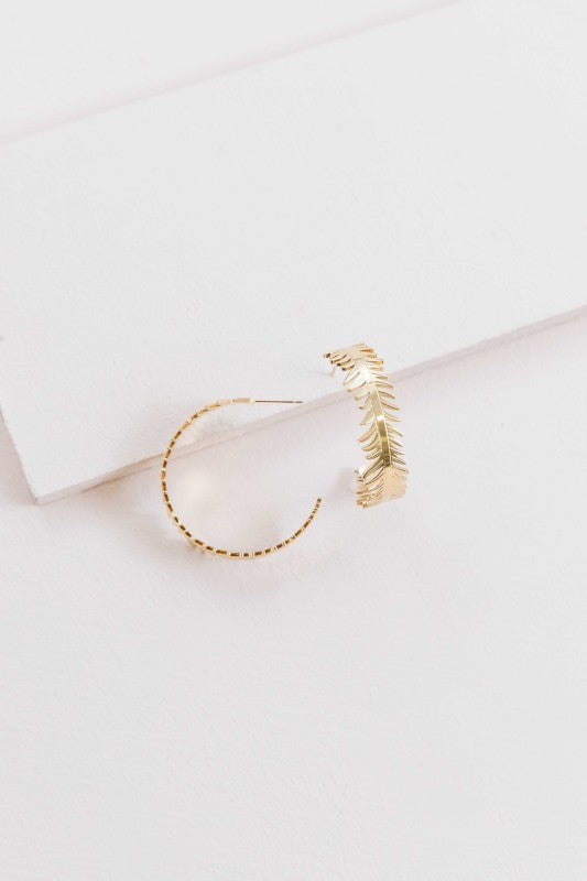 These Leaf Wreath Hoop Earrings feature a delicate arrangement of leaves—some adorned with shimmering crystals—forming a graceful wreath around your earlobe. Whether you’re dressing for brunch, a garden party, or a romantic evening, these hoops bring a touch of organic beauty to any look.