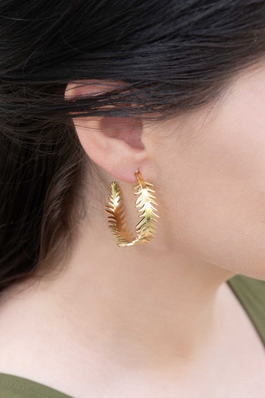 These Leaf Wreath Hoop Earrings feature a delicate arrangement of leaves—some adorned with shimmering crystals—forming a graceful wreath around your earlobe. Whether you’re dressing for brunch, a garden party, or a romantic evening, these hoops bring a touch of organic beauty to any look.