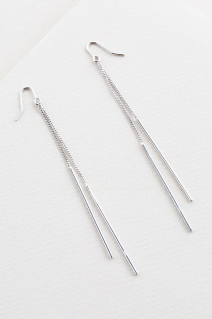 Botanical grace. Sterling shine. The Linden Dangle Earrings in Sterling Silver are a tribute to nature’s quiet beauty. Featuring delicately sculpted linden leaf motifs, these earrings offer a graceful silhouette and timeless shimmer—perfect for everyday elegance or special occasions.