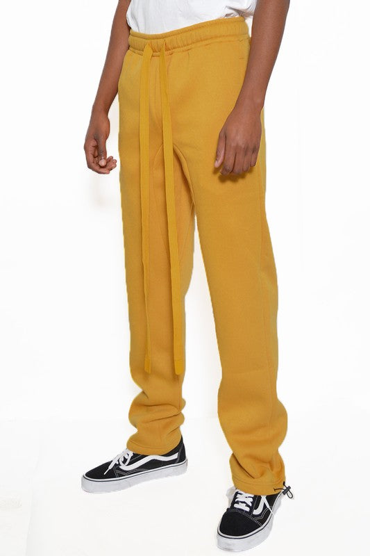 These sweatpants are your go-to for comfort that doesn’t quit. Crafted from thick, breathable cotton fleece, they deliver warmth without the bulk—perfect for chilly mornings, laid-back weekends, or post-workout recovery