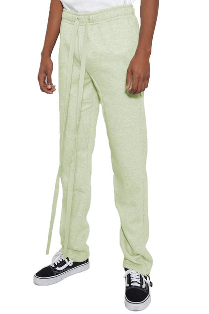 These sweatpants are your go-to for comfort that doesn’t quit. Crafted from thick, breathable cotton fleece, they deliver warmth without the bulk—perfect for chilly mornings, laid-back weekends, or post-workout recovery.
