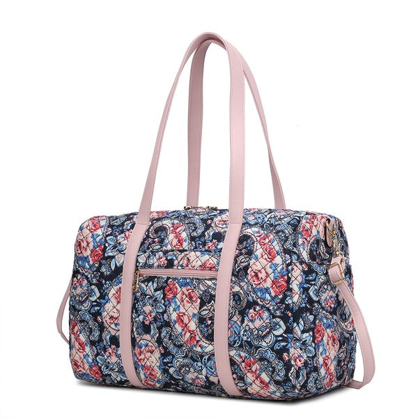 Fashionable quilted weekend bag with a durable design, perfect for short trips.