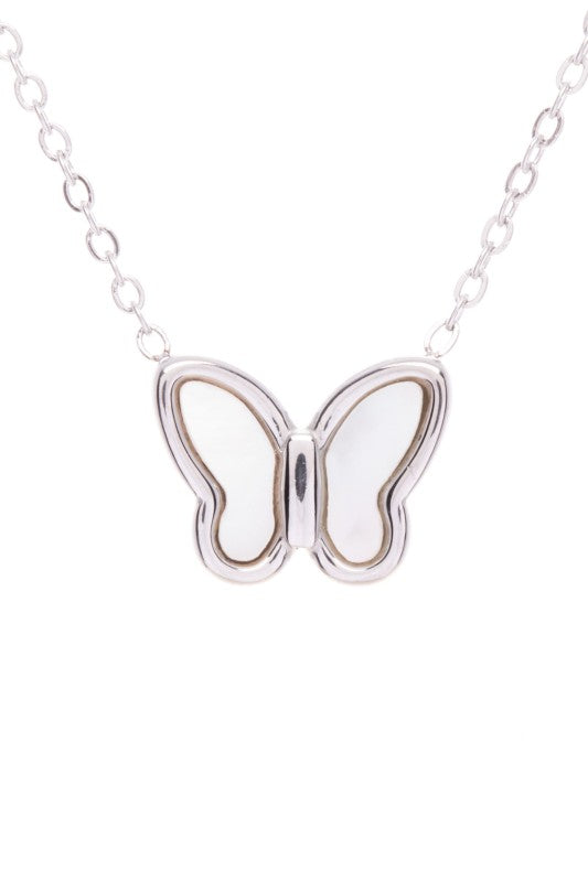 Silver chain bracelet featuring a series of polished oval links for a classic and elegant look.
