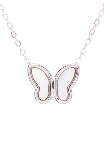 Silver chain bracelet featuring a series of polished oval links for a classic and elegant look.