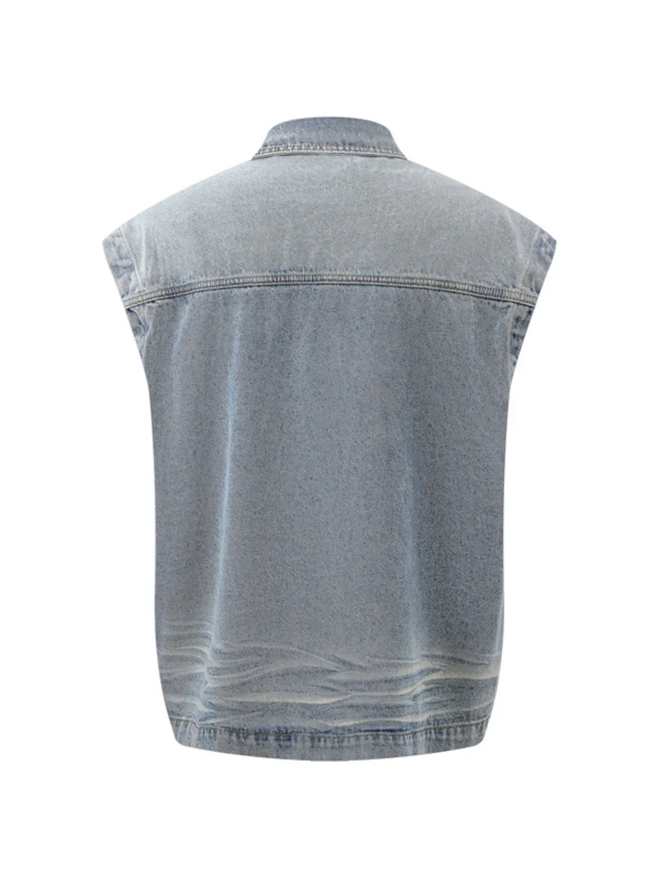 This men's plus-size sleeveless vintage washed denim jacket combines rugged, retro-inspired styling with a comfortable, relaxed fit for versatile, on-trend outerwear.
