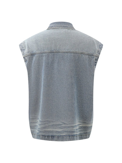 This men's plus-size sleeveless vintage washed denim jacket combines rugged, retro-inspired styling with a comfortable, relaxed fit for versatile, on-trend outerwear.