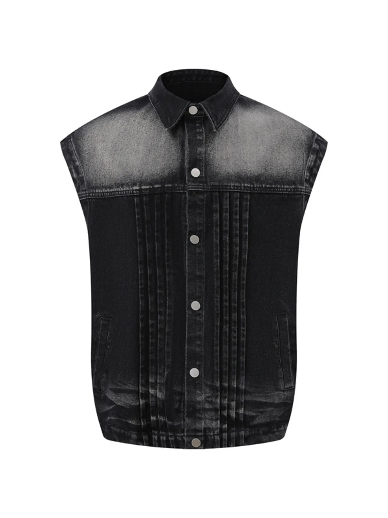 This men's plus-size sleeveless vintage washed denim jacket combines rugged, retro-inspired styling with a comfortable, relaxed fit for versatile, on-trend outerwear.
