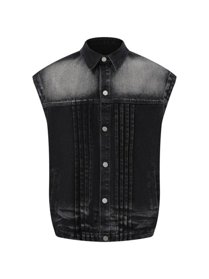 This men's plus-size sleeveless vintage washed denim jacket combines rugged, retro-inspired styling with a comfortable, relaxed fit for versatile, on-trend outerwear.