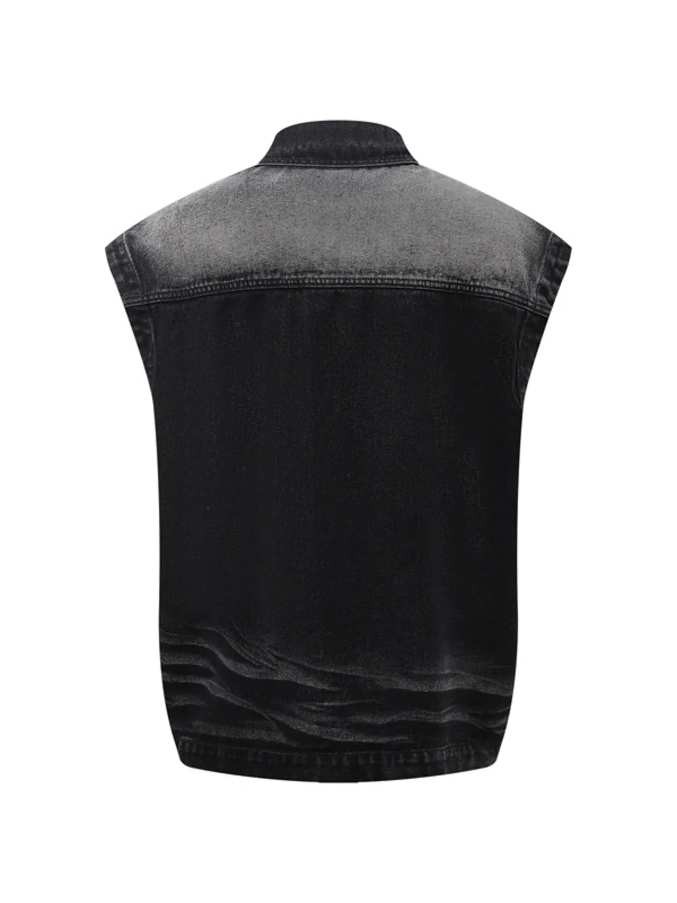 This men's plus-size sleeveless vintage washed denim jacket combines rugged, retro-inspired styling with a comfortable, relaxed fit for versatile, on-trend outerwear.