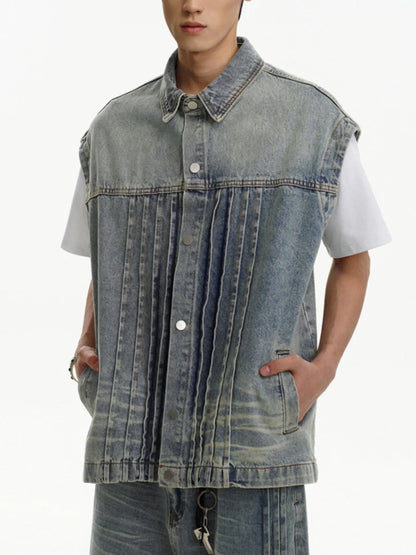 This men's plus-size sleeveless vintage washed denim jacket combines rugged, retro-inspired styling with a comfortable, relaxed fit for versatile, on-trend outerwear.