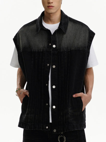 This men's plus-size sleeveless vintage washed denim jacket combines rugged, retro-inspired styling with a comfortable, relaxed fit for versatile, on-trend outerwear.