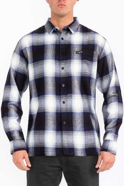 This men's plaid long-sleeve flannel shirt combines classic patterning with soft, breathable fabric for timeless comfort and versatile, everyday style.