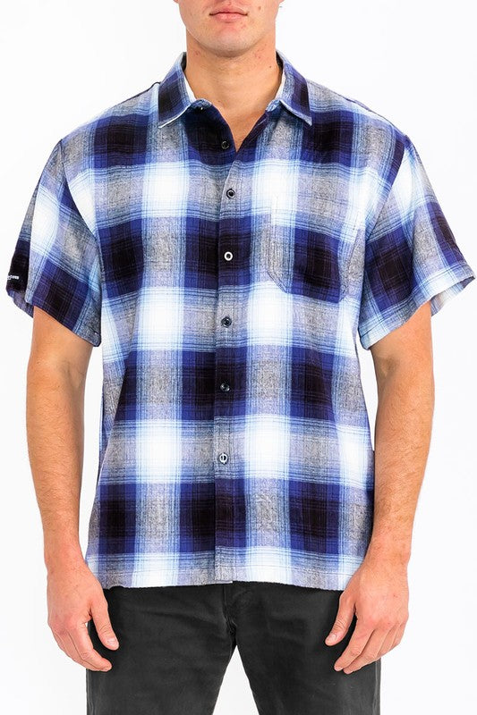 This men's plaid short-sleeve flannel offers a lightweight, breathable feel with a classic tartan pattern, making it a versatile casual layer for cooler days.