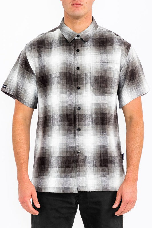 This men's plaid short-sleeve flannel offers a lightweight, breathable feel with a classic tartan pattern, making it a versatile casual layer for cooler days.