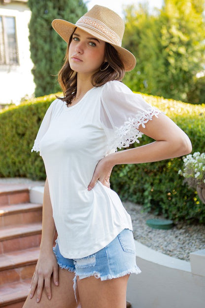 Lightweight jersey with mesh sleeves that float with every move.