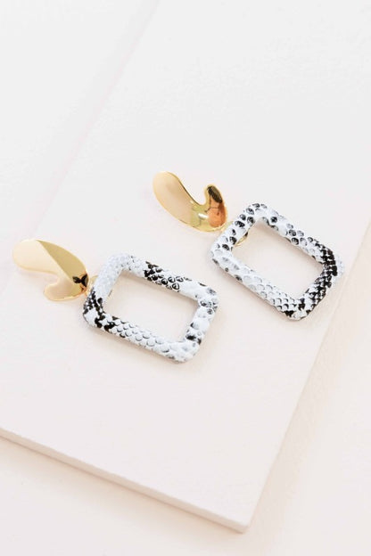Glamour that moves with you. These Night Out Dangle Earrings are designed to sparkle under city lights and candlelit dinners alike. With a sleek silhouette and shimmering finish, they’re the perfect accessory for date nights, parties, or any moment you want to shine.