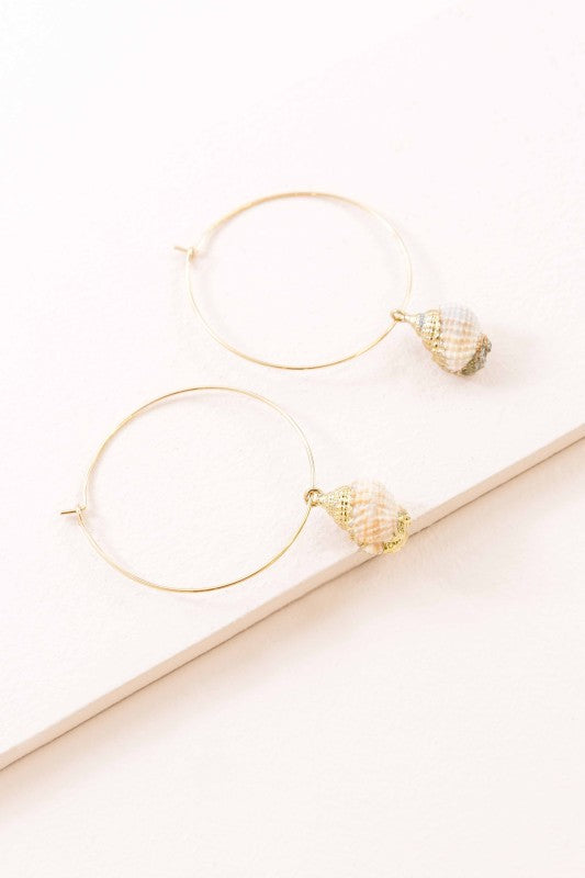Golden hour meets ocean breeze. These Ocean Calls Hoop Earrings are a tribute to coastal calm and effortless elegance. Crafted in 14K gold-plated metal, they offer a sleek silhouette that’s perfect for beach days, sunset dinners, or simply channeling ocean vibes wherever you go.