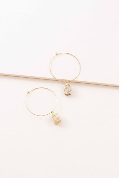 Golden hour meets ocean breeze. These Ocean Calls Hoop Earrings are a tribute to coastal calm and effortless elegance. Crafted in 14K gold-plated metal, they offer a sleek silhouette that’s perfect for beach days, sunset dinners, or simply channeling ocean vibes wherever you go.