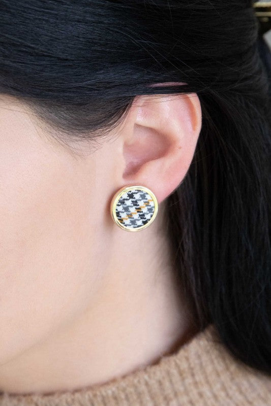 Classic print. Modern attitude. These Old School Earrings in Houndstooth bring timeless style to today’s fashion scene. Featuring the iconic black-and-white pattern in a sleek silhouette, they’re perfect for adding a touch of retro charm to your everyday or elevated look.