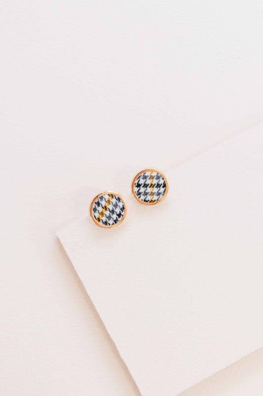 Classic print. Modern attitude. These Old School Earrings in Houndstooth bring timeless style to today’s fashion scene. Featuring the iconic black-and-white pattern in a sleek silhouette, they’re perfect for adding a touch of retro charm to your everyday or elevated look.