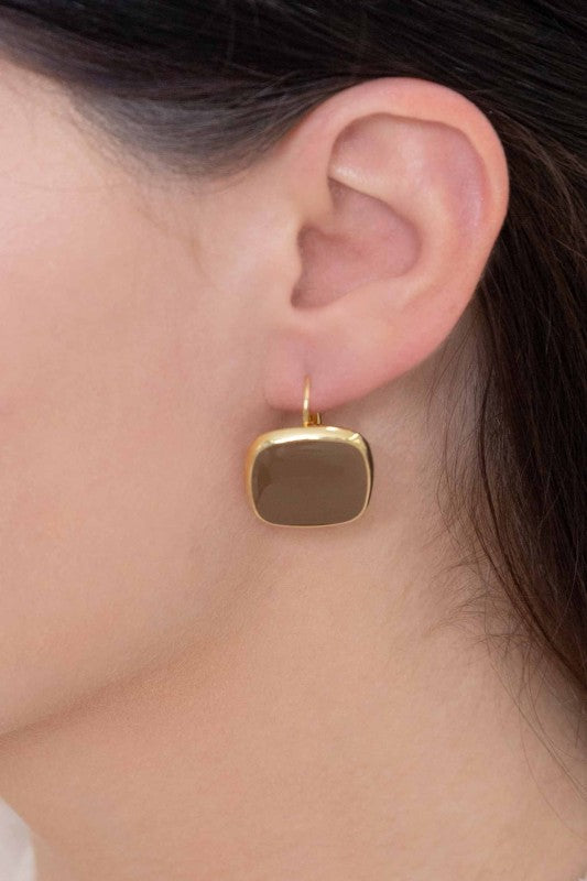 Earthy tone. Effortless style. The On the Go Hook Earrings in Brown are designed for movement, comfort, and understated elegance. With their sleek hook silhouette and warm neutral hue, they’re the perfect accessory to complement your everyday wardrobe—whether you're headed to work, brunch, or a weekend stroll.