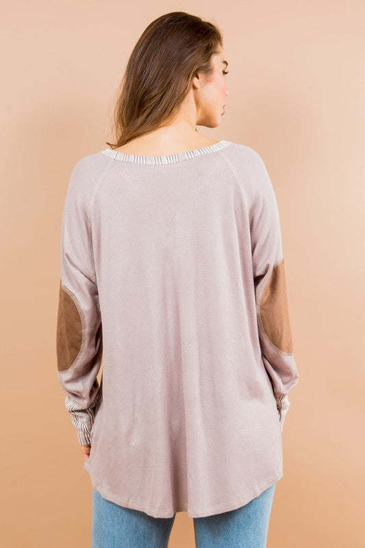 From casual to polished — this tunic’s relaxed shape and accents make it versatile.