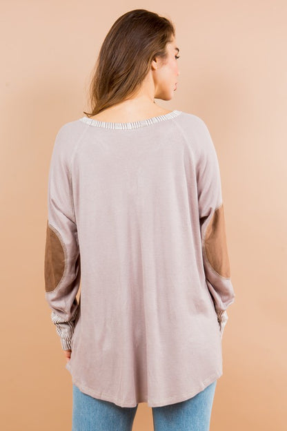 From casual to polished — this tunic’s relaxed shape and accents make it versatile.