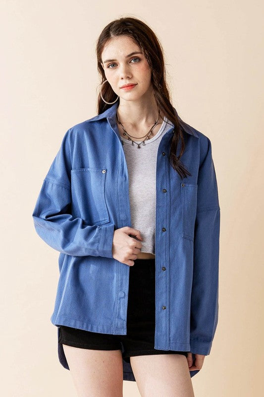 Oversized cotton twill shacket with shirt-style collar and snap button closure.