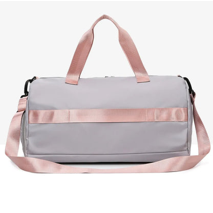 Light gray duffel bag with pink handles and shoulder strap, featuring a sleek design and top zipper closure. Minimalist and stylish—ideal for gym or travel use.