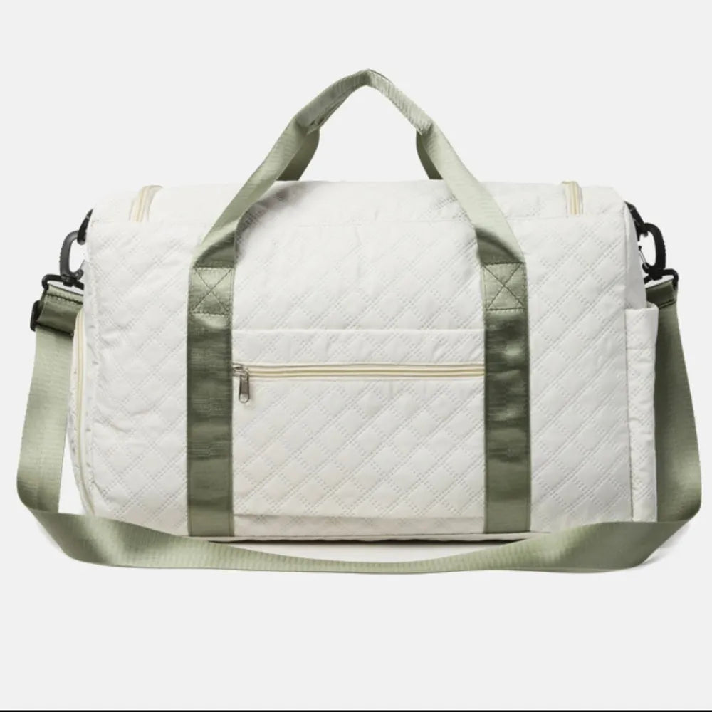 White quilted duffel bag with light green straps, featuring a front zip pocket, side pocket, and adjustable shoulder strap. Clean, modern design—ideal for travel or gym use.