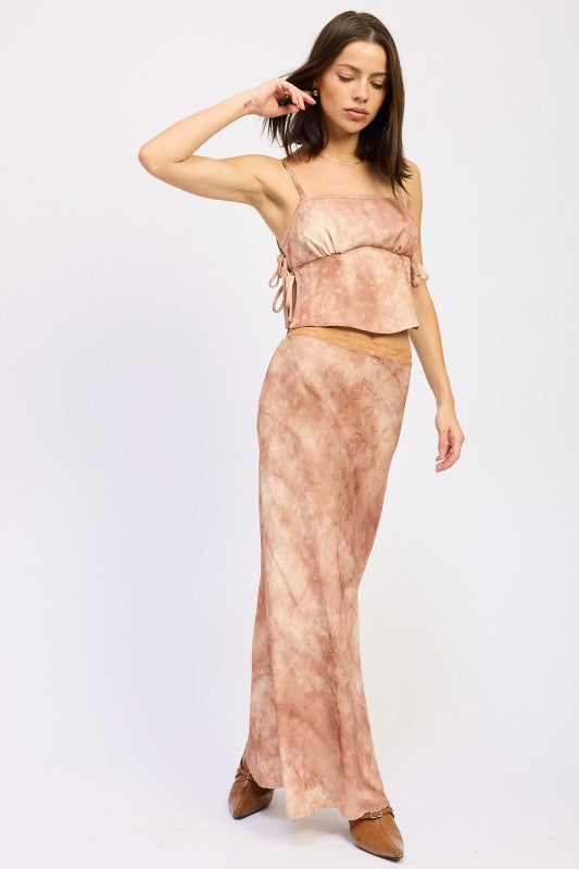 100% polyester material ensures durability and easy care. 