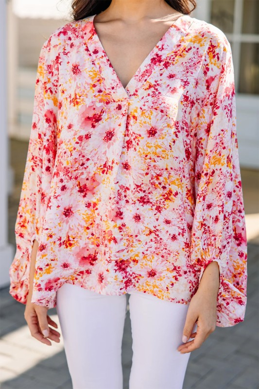 Perfect piece to pair with jeans, leggings, or shorts for a chic casual look. 