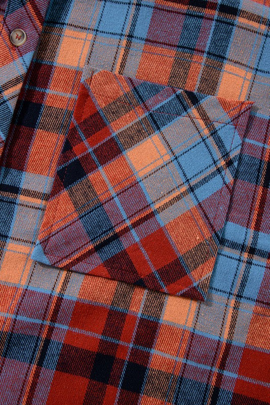 Soft drape thanks to high quality cotton texture. 