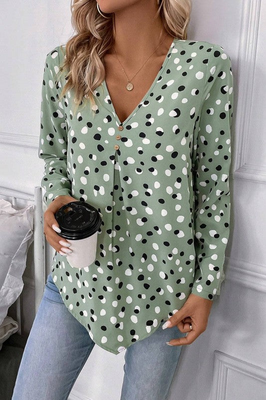 Works for both casual and semi-formal settings.