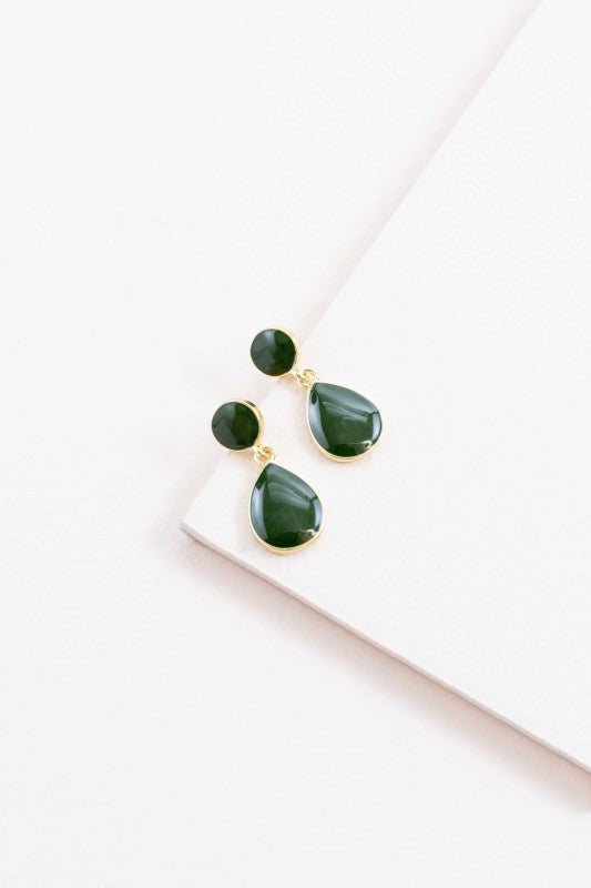 The On the Go Hook Earrings in Mustard are designed for movement, comfort, and a splash of sunshine. With their sleek hook silhouette and warm mustard hue, they’re the perfect accessory to brighten up your day—whether you're headed to brunch, work, or a weekend market.