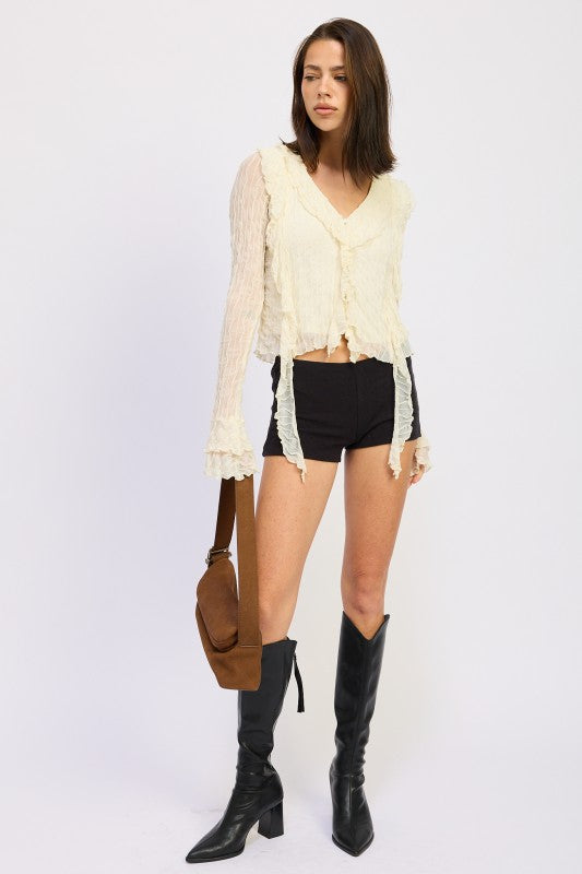 Ideal top for transitioning between seasons — with enough warmth without bulk. 