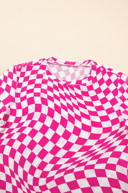 Lightweight fabric makes it travel-friendly.