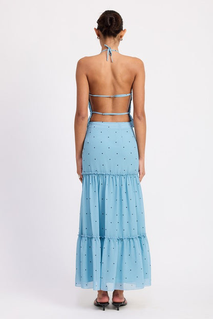 Sleeveless cut keeps arms free and enhances comfort.